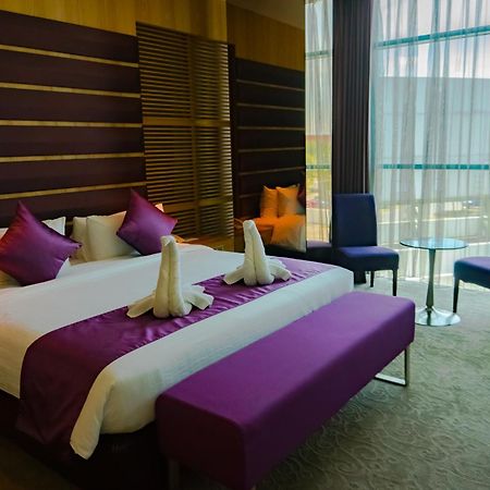 Greens Hotel & Suites Bintulu Ngoại thất bức ảnh