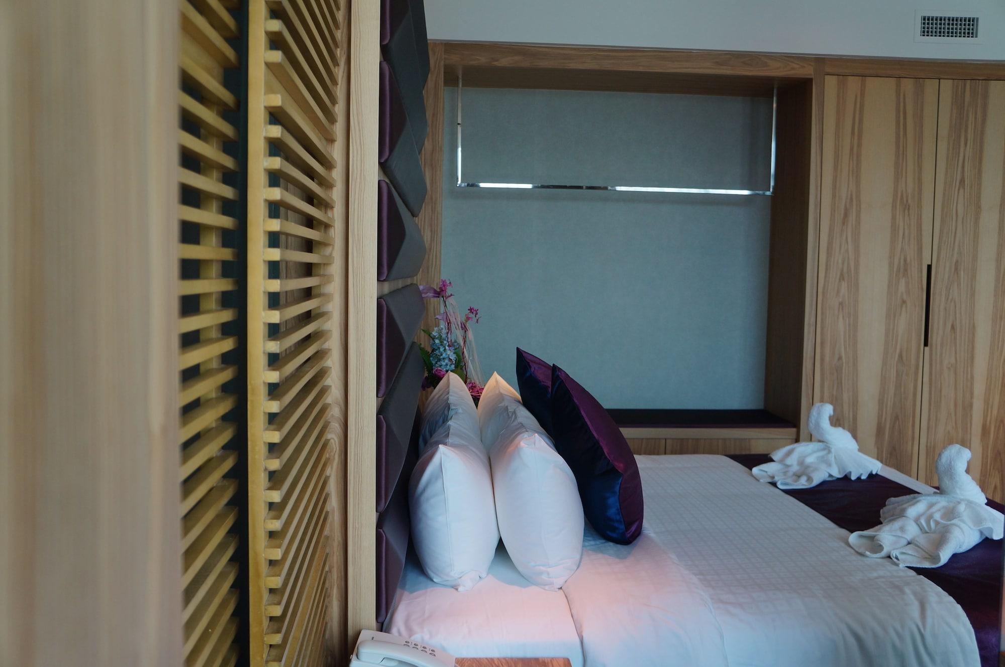 Greens Hotel & Suites Bintulu Ngoại thất bức ảnh