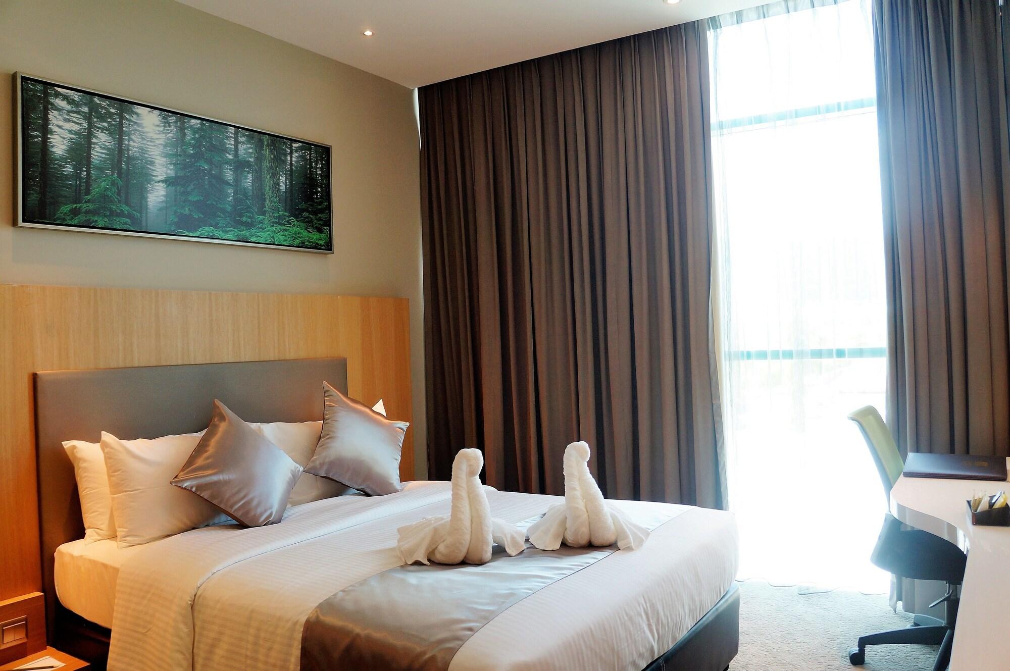 Greens Hotel & Suites Bintulu Ngoại thất bức ảnh