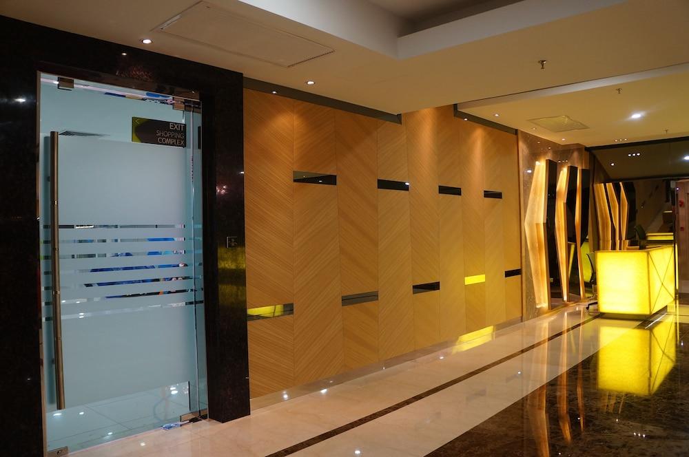 Greens Hotel & Suites Bintulu Ngoại thất bức ảnh
